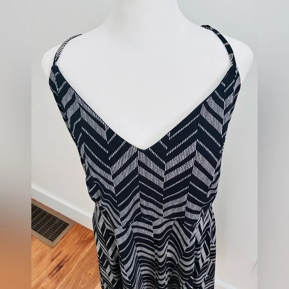 Forever 21 plus size 0X Black and White Chevron sundress Dress - Picture 3 of 9
